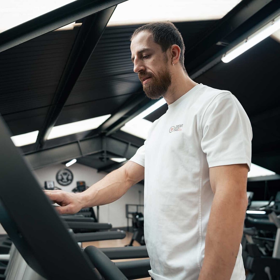 Treadmill Run Oscar Fas Fitness Personal Trainer Branding uai